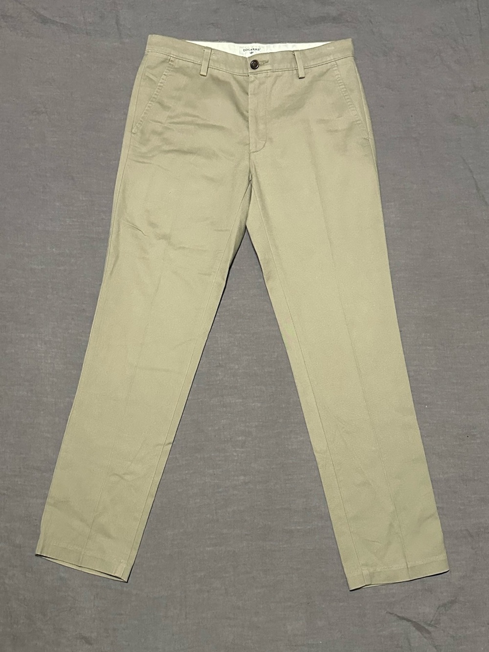 Dockers Men's Slim Tapered Chinos in Light Tan
